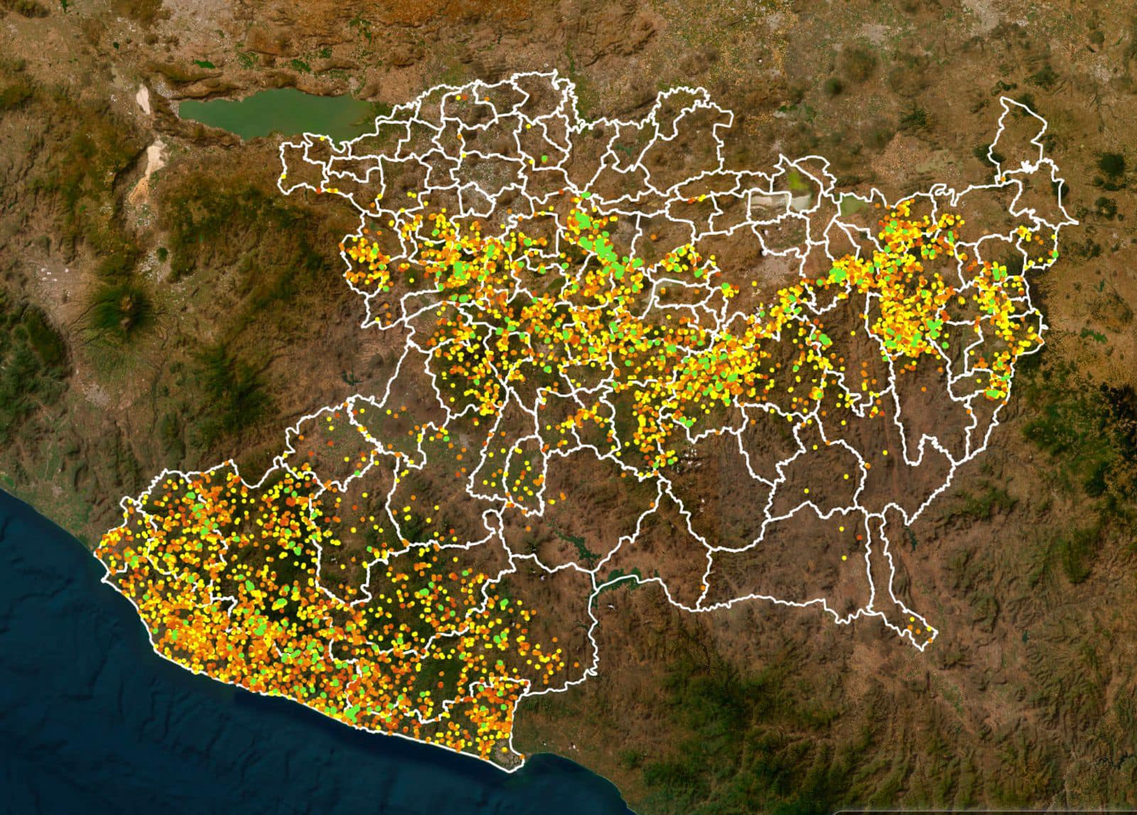 Tras mencionar que Michoacán es el único estado en el país en implementar esta plataforma para detectar en tiempo real el cambio de uso de suelo, el mandatario compartió que en el primer mes de operación se identificaron más de 30 municipios con problemas de deforestación.
