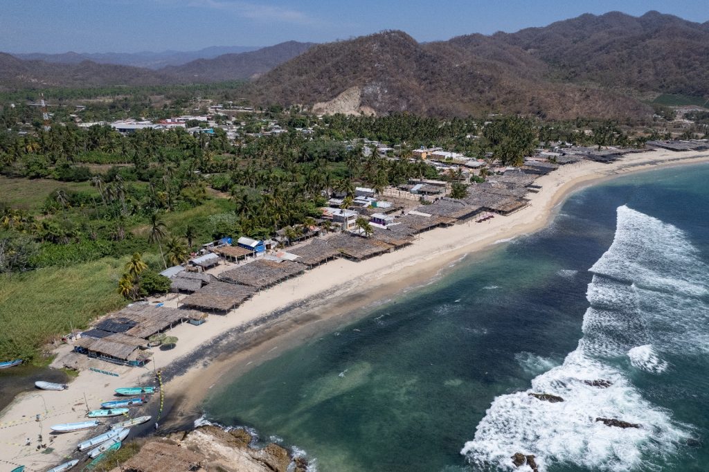 De acuerdo con el titular de la Coepris, Hebert Flores Leal, las playas del estado son aptas para el uso recreativo en este verano, por lo que la población puede acudir a vacacionar tanto a Lázaro Cárdenas, como a Aquila o Coahuayana, pues el muestreo al agua de mar arrojó que el agua era confiable para fines recreativos.