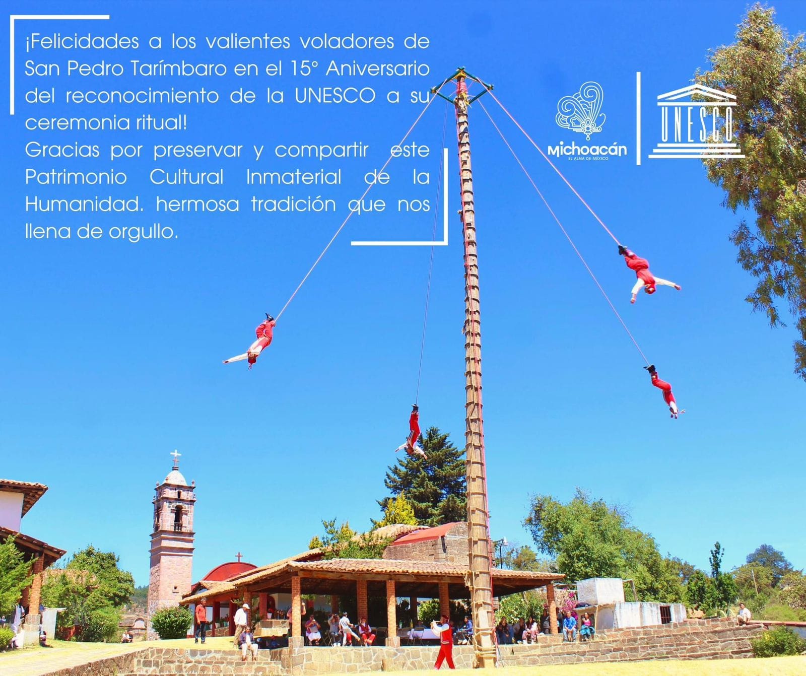 De acuerdo con la Secretaría de Turismo de Michoacán (Sectur), que encabeza Roberto Monroy García, en esta ceremonia que une al pueblo, se observa a los cuatro voladores representar los puntos cardinales, surcando lo terrenal y lo divino.