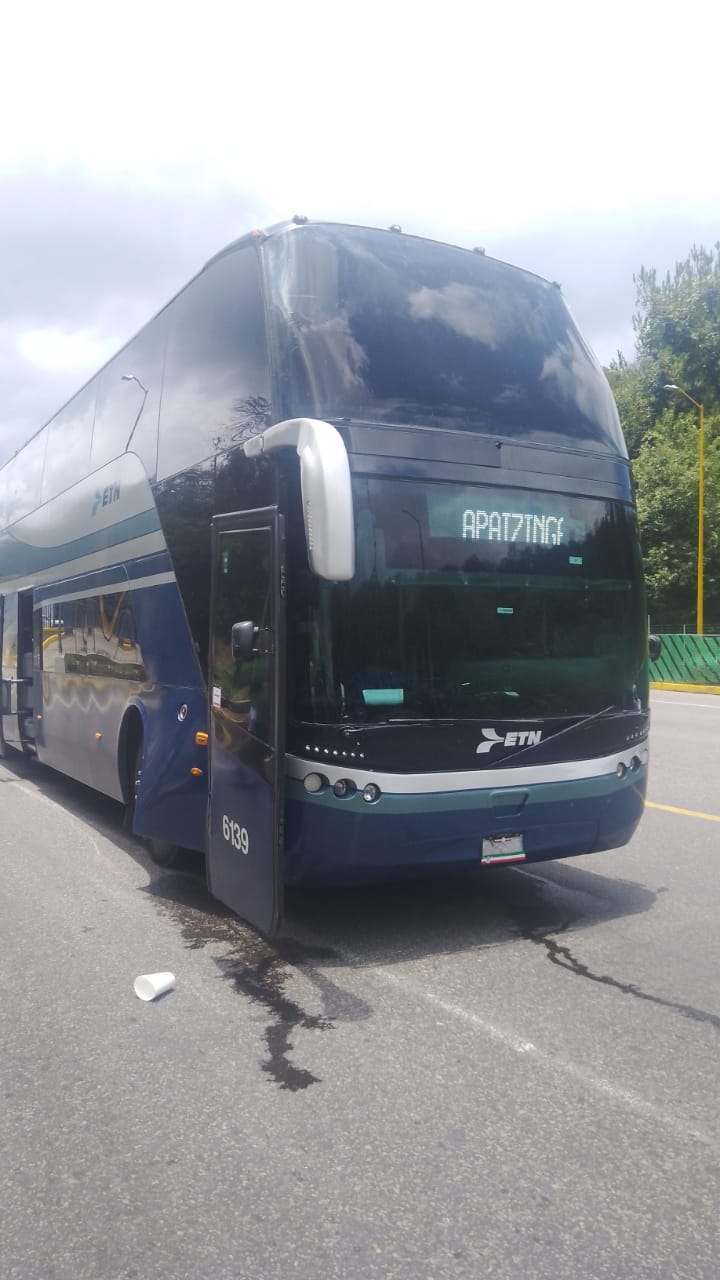 El transporte avanzó todavía algunos metros y se detuvo, en el sitio se presentaron paramédicos de Rescate IAP y Bomberos Voluntarios de Taretan, mismos que auxiliaron a 6 pasajeros que resultaron con lesiones y a los que así lo ameritaron, los trasladaron a un hospital para su adecuada valoración médica.