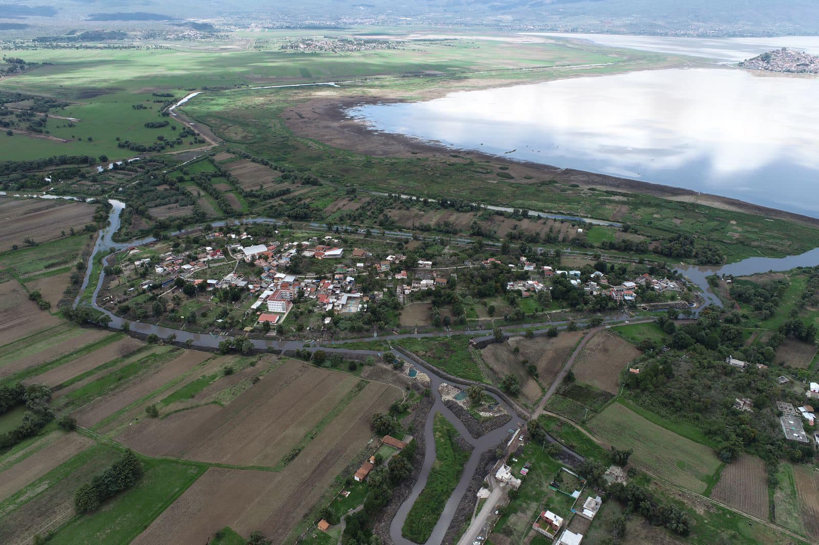 Aunado a estos avances, se prevé que las presentes lluvias incrementen aún más el nivel del agua, así como el producto pesquero.