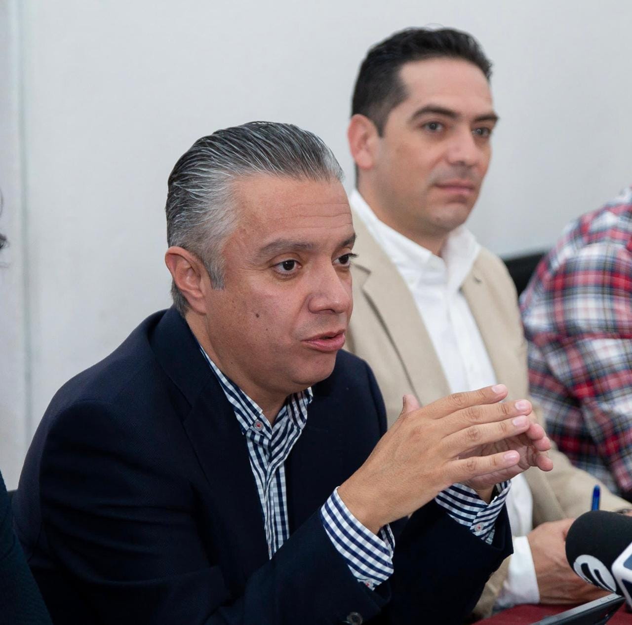 Navarro García advirtió que, en el caso del Fondo de Aportaciones Federales del Estado, el Gobierno de Michoacán actuará responsablemente y con transparencia en el manejo del mismo y cubrirá los mil 700 millones de pesos antes de concluir su gestión