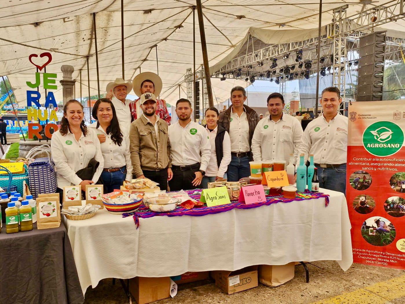 En este evento, las y los técnicos Agrosano asignados a la región III Cuitzeo expusieron productos como miel, frutas deshidratadas, whisky y cerveza artesanal, elaborados con procesos agroecológicos.